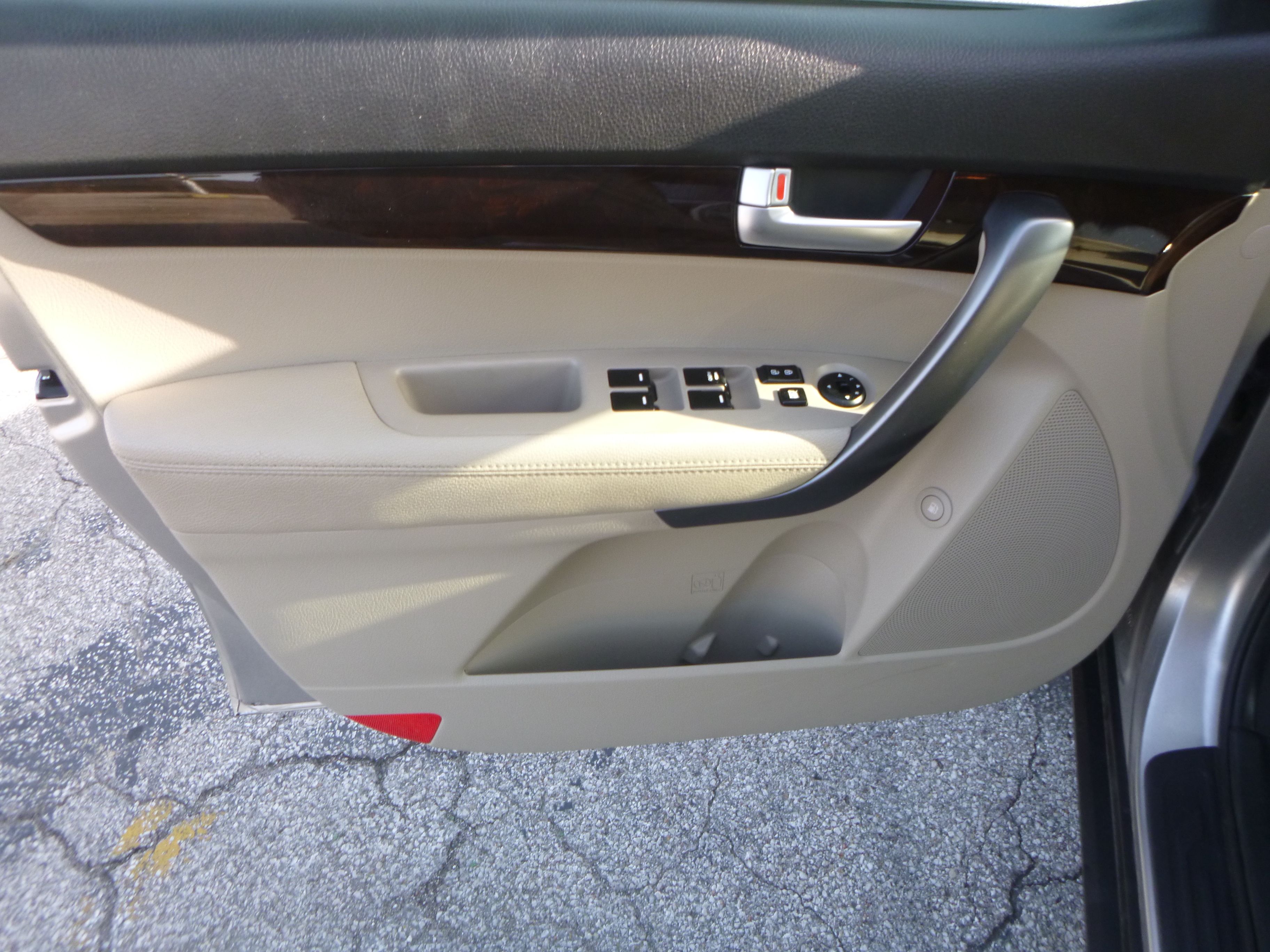 Used 2014 Kia Sorento FWD LX image 11