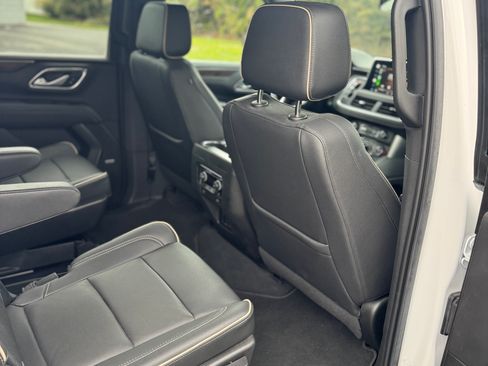 Used 2022 Chevrolet Suburban Premier image 17