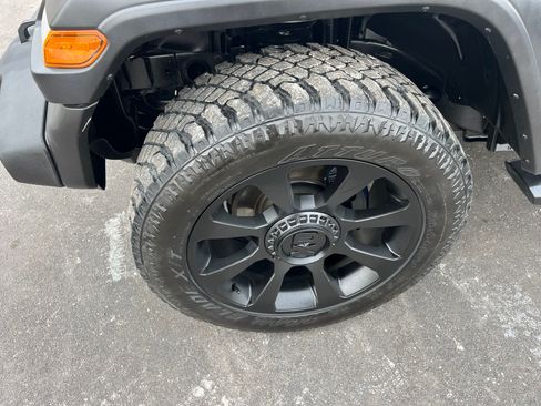 Used 2019 Jeep Wrangler Sport S image 21
