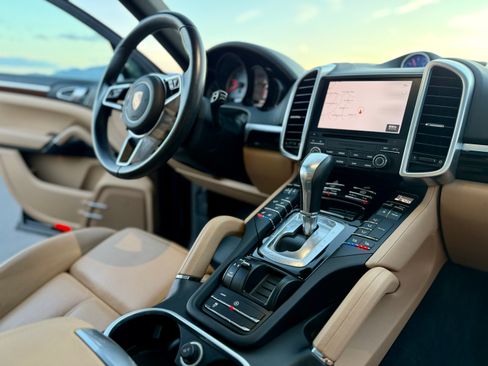 Used 2017 Porsche Cayenne S AWD/4WD image 20