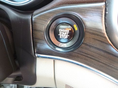 Used 2018 Jeep Grand Cherokee 4WD Overland image 30