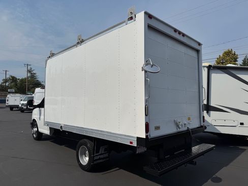 Used 2015 Chevrolet Express 3500 image 2