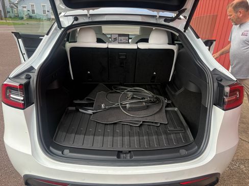 Used 2023 Tesla Model Y AWD image 12