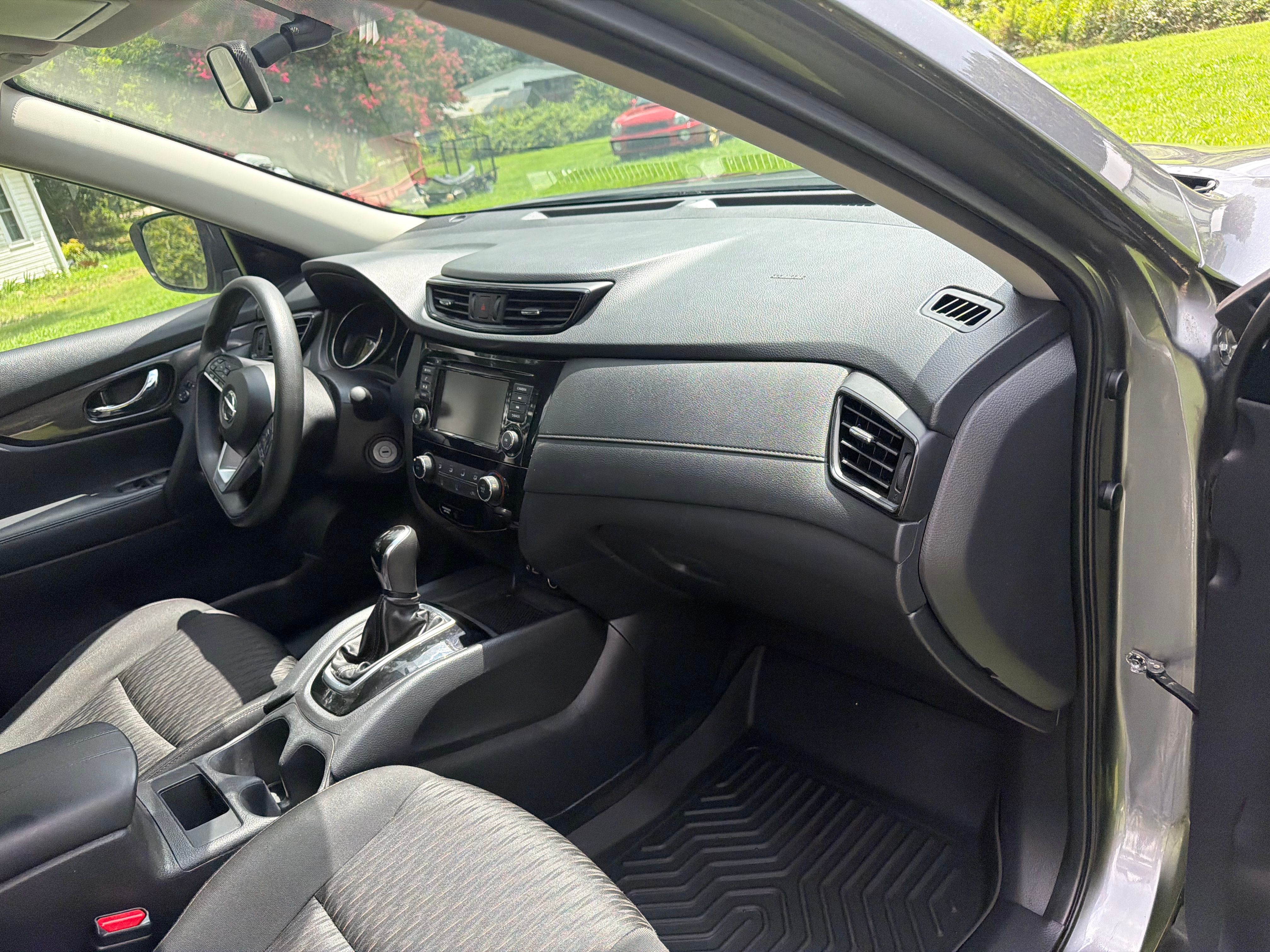 Used 2018 Nissan Rogue AWD image 40