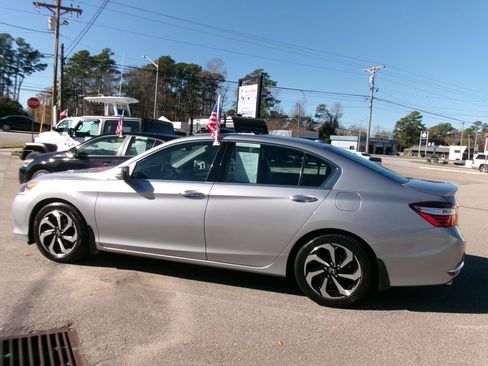 Used 2017 Honda Accord EX-L image 28