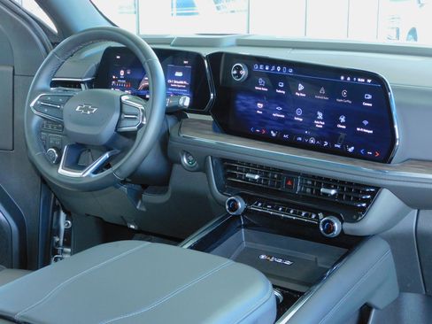 Used 2025 Chevrolet Suburban 4WD Z71 image 29