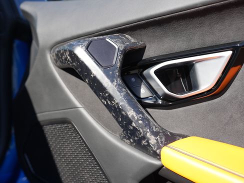 Used 2020 Lamborghini Huracan EVO image 24