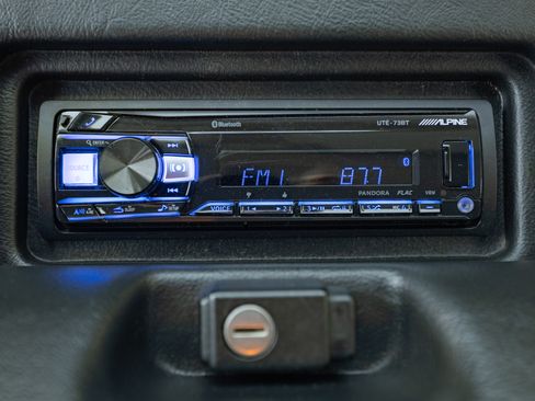 Used 1993 Land Rover Defender 110 image 17