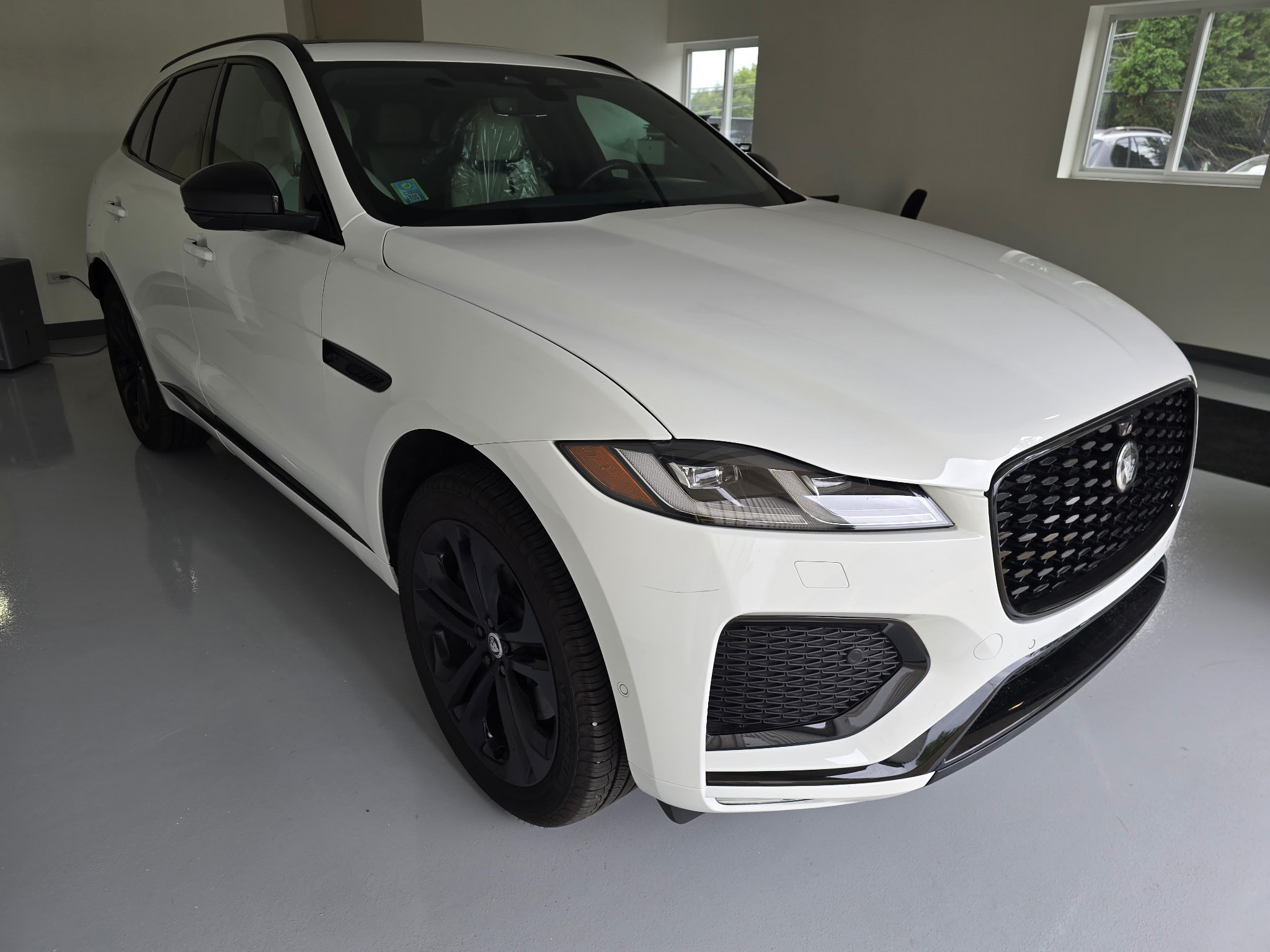 Used 2026 Jaguar F-PACE R-Dynamic S AWD/4WD image 1