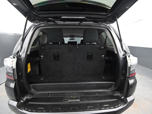 Used 2018 Toyota 4Runner SR5 image 43