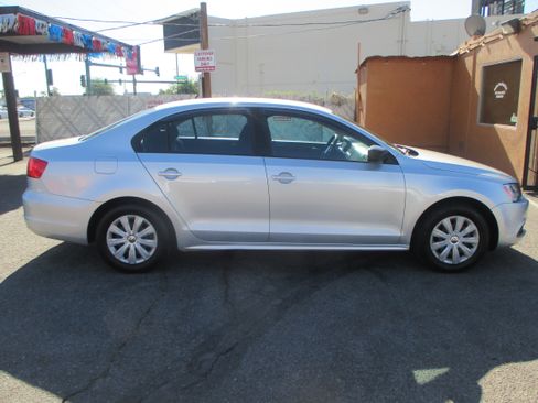 Used 2014 Volkswagen Jetta SE Sedan 4D FWD image 1
