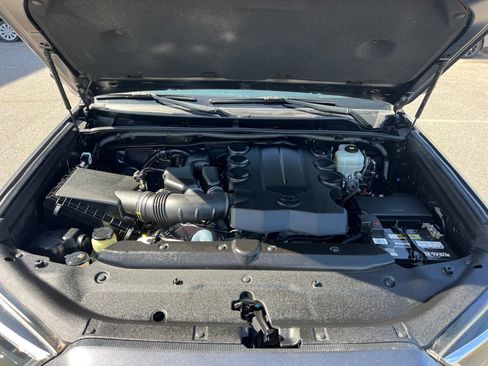 Used 2018 Toyota 4Runner SR5 Premium image 11