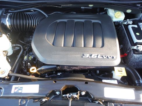 Used 2018 Dodge Grand Caravan SE image 21