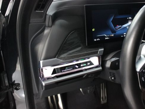 Used 2024 BMW i7 eDrive50 RWD image 19
