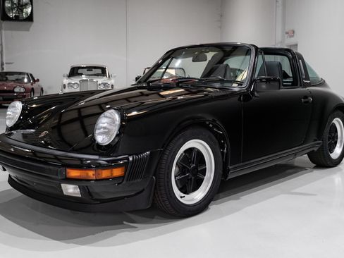 Used 1987 Porsche 911 Carrera RWD image 3