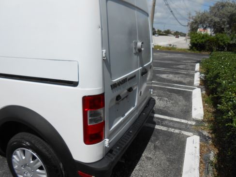 Used 2010 Ford Transit Connect XL image 4