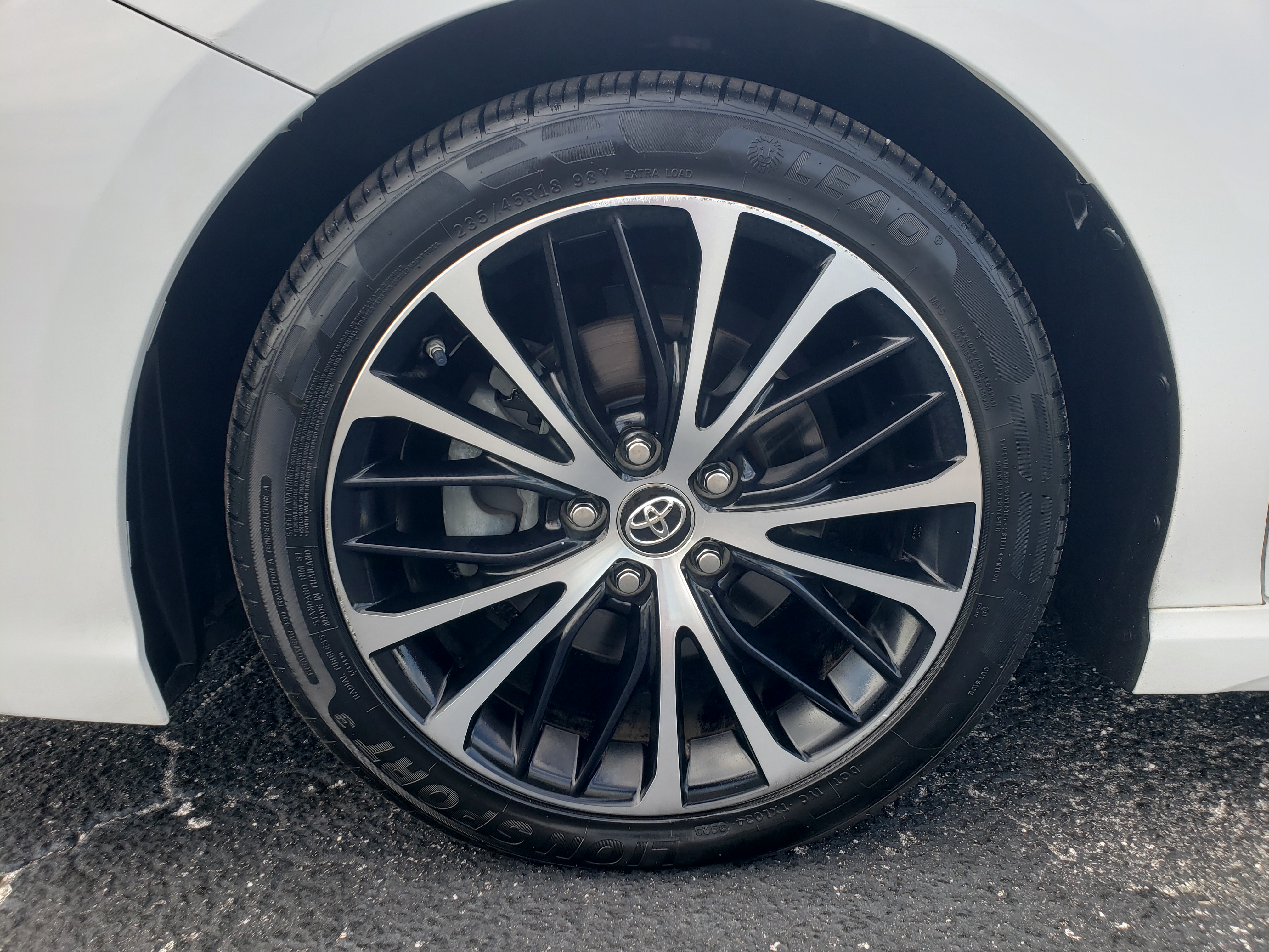 Used 2018 Toyota Camry SE Sedan FWD image 8