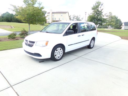 Used 2015 Dodge Grand Caravan SXT image 1