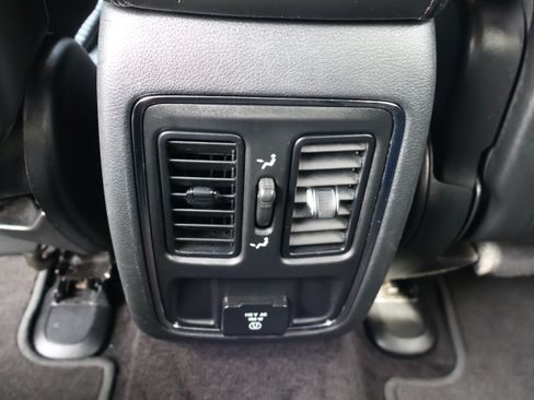 Used 2019 Jeep Grand Cherokee Altitude image 17