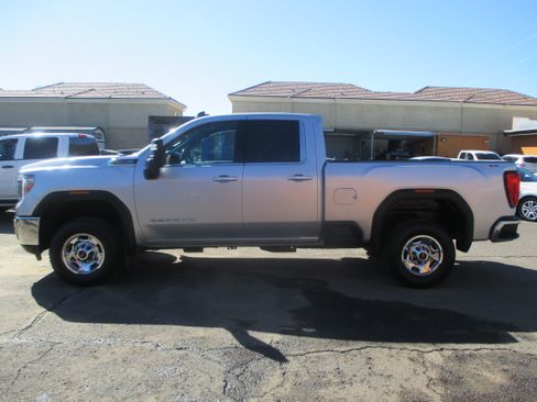 Used 2022 GMC Sierra 2500 SLE image 2