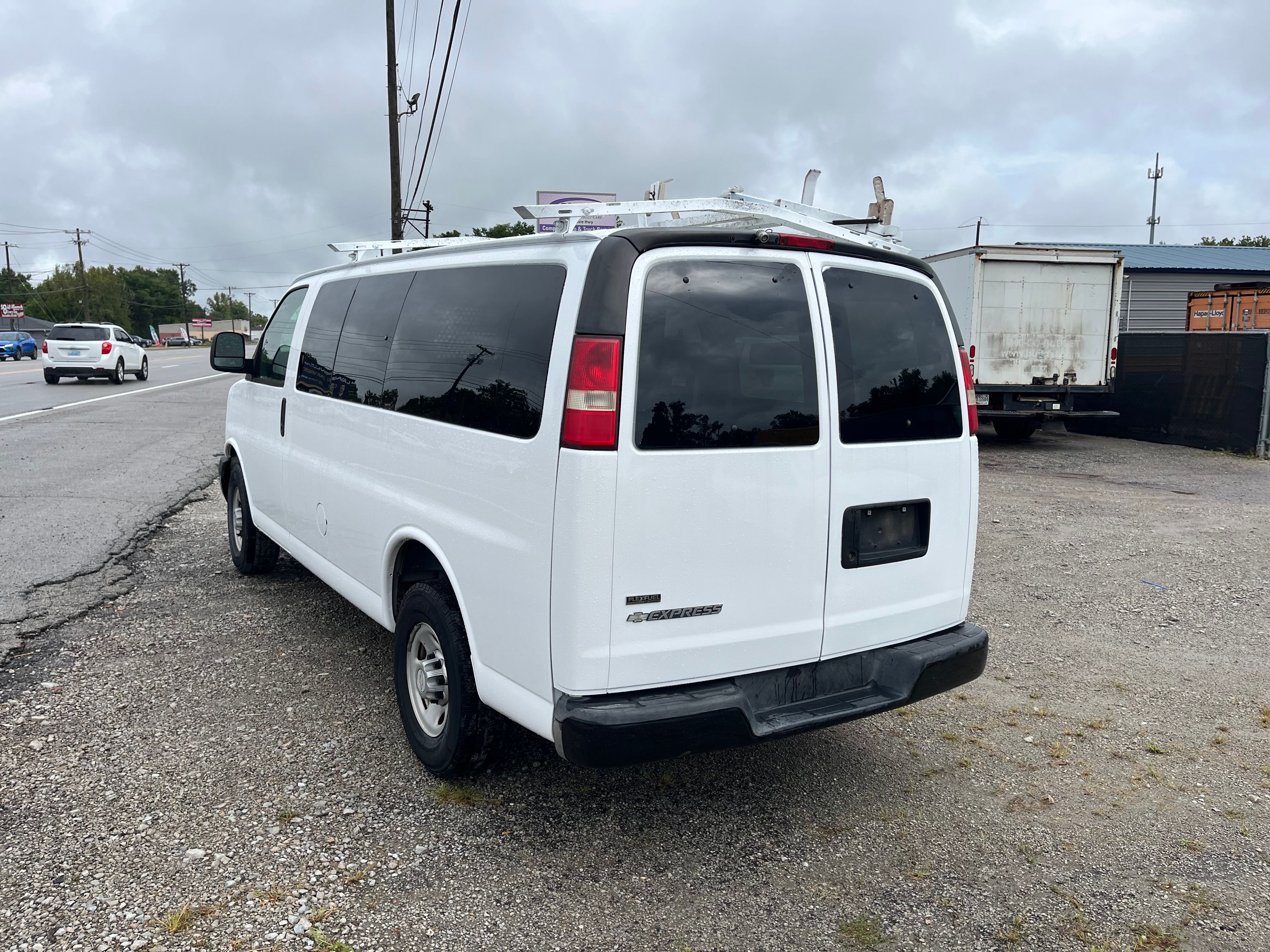 Used 2010 Chevrolet Express 2500 RWD image 23