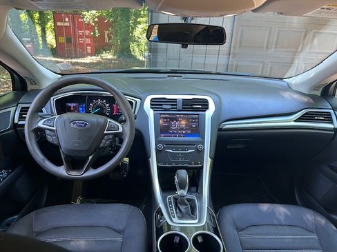 Used 2013 Ford Fusion SE FWD image 22