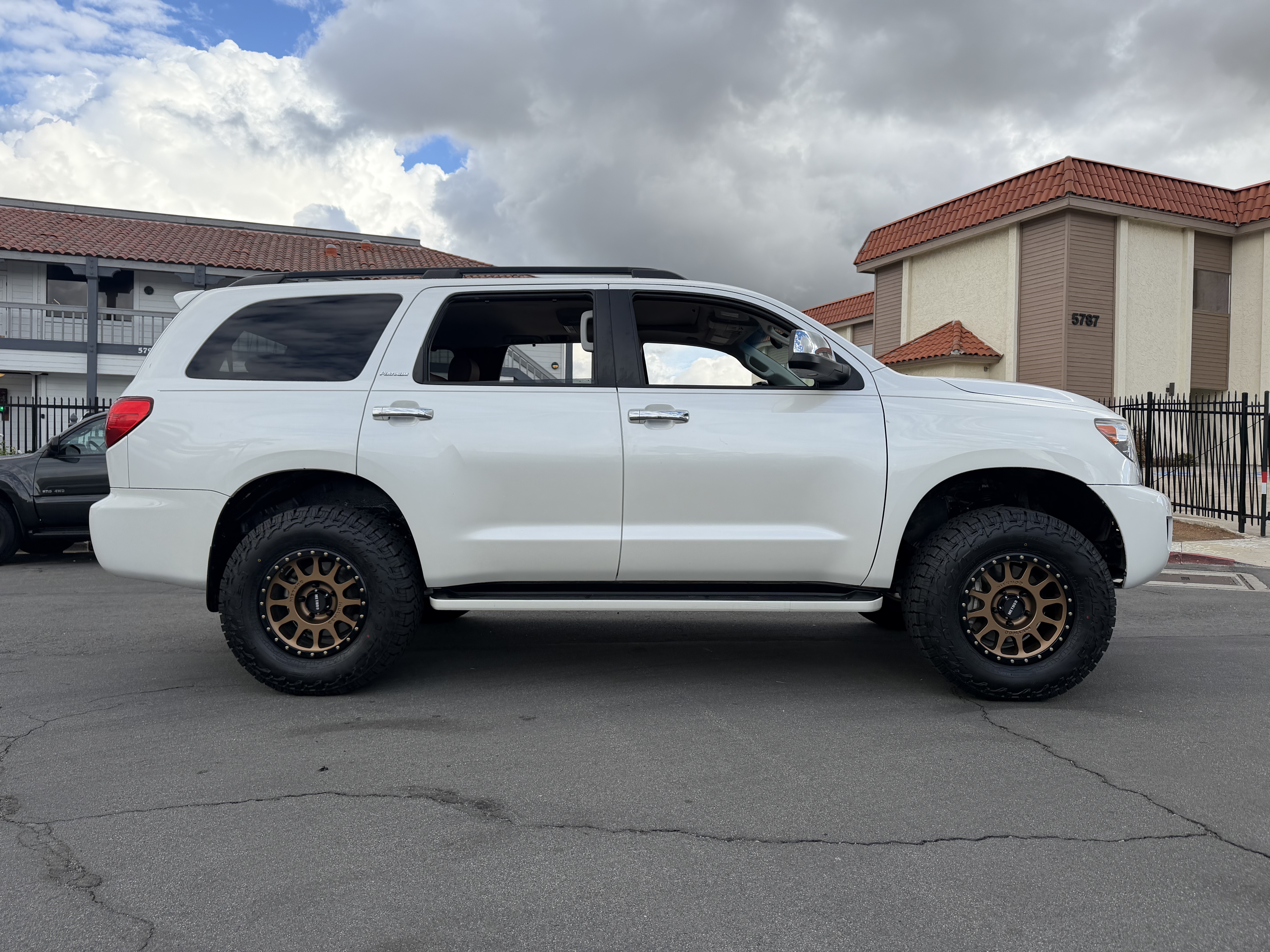 Used 2014 Toyota Sequoia 4WD Platinum image 17