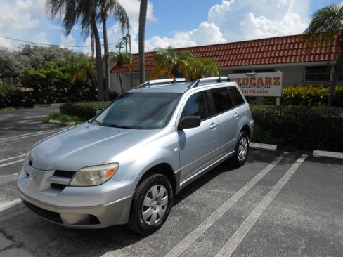 Used 2006 Mitsubishi Outlander LS image 1