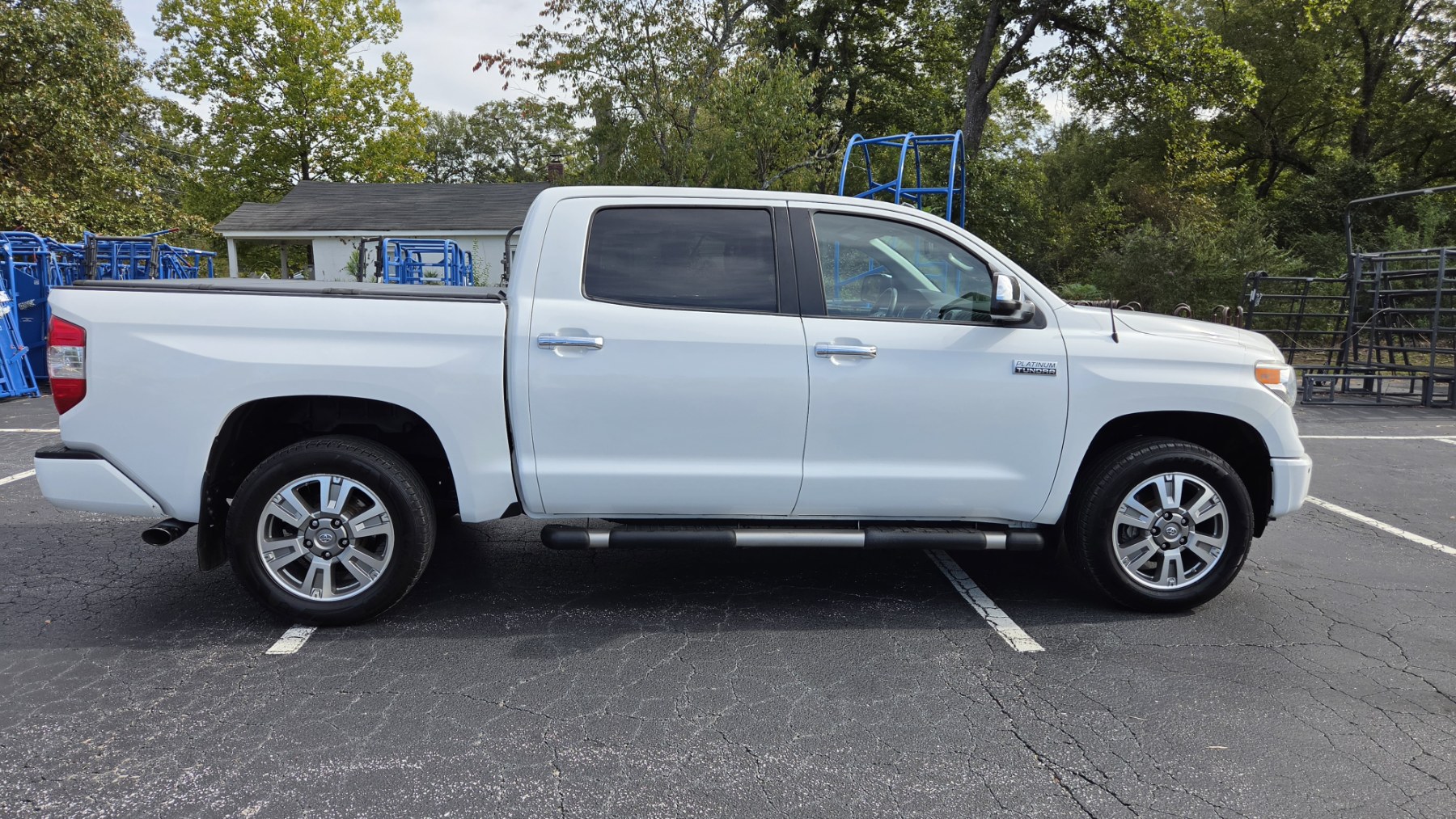 Used 2017 Toyota Tundra 4x4 CrewMax image 6