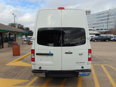 Used 2017 Nissan NV 2500 SL image 7