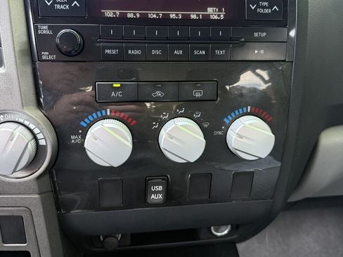 Used 2010 Toyota Tundra 4x4 CrewMax image 13