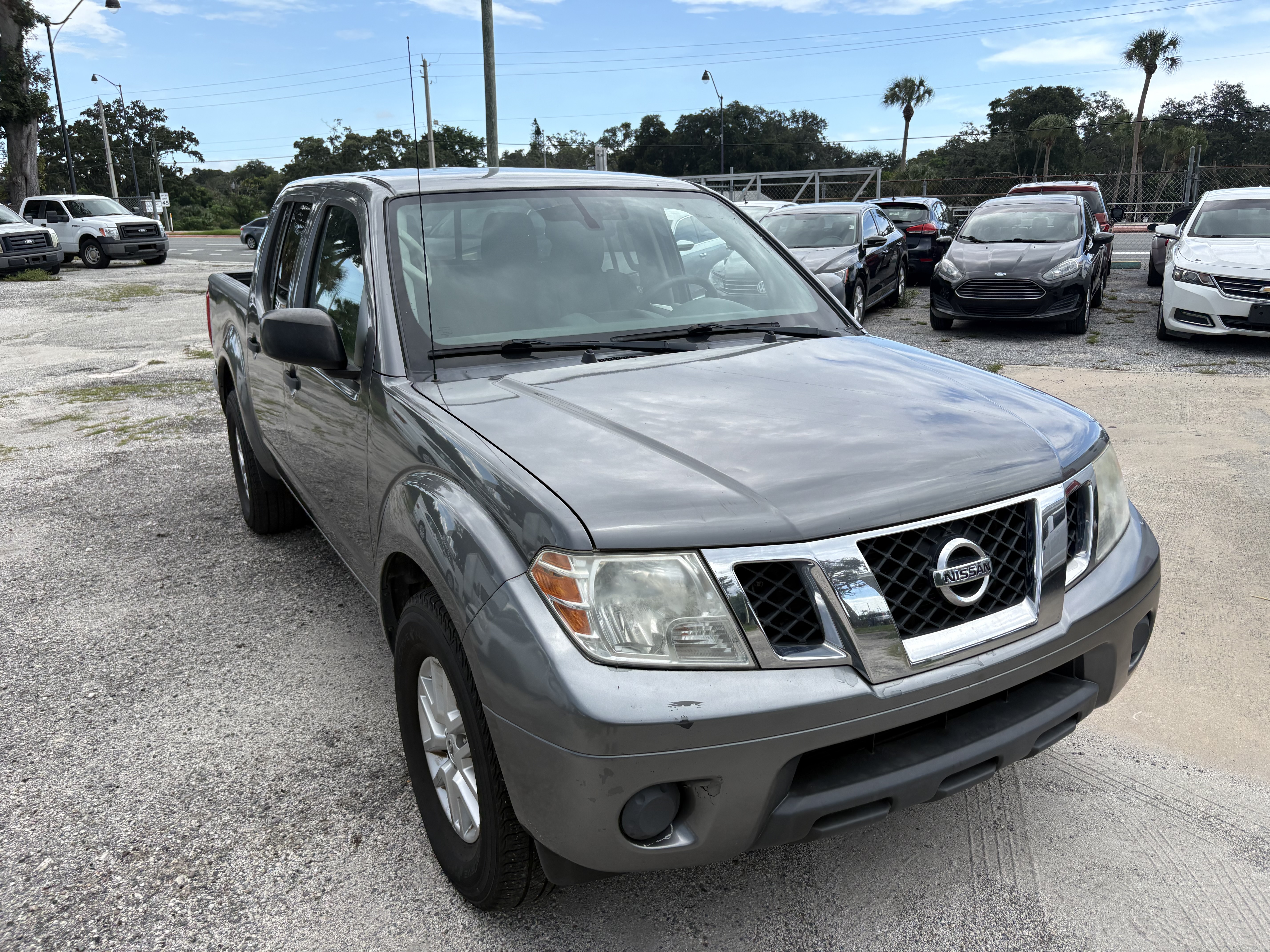 Used 2019 Nissan Frontier 2WD Crew Cab image 11