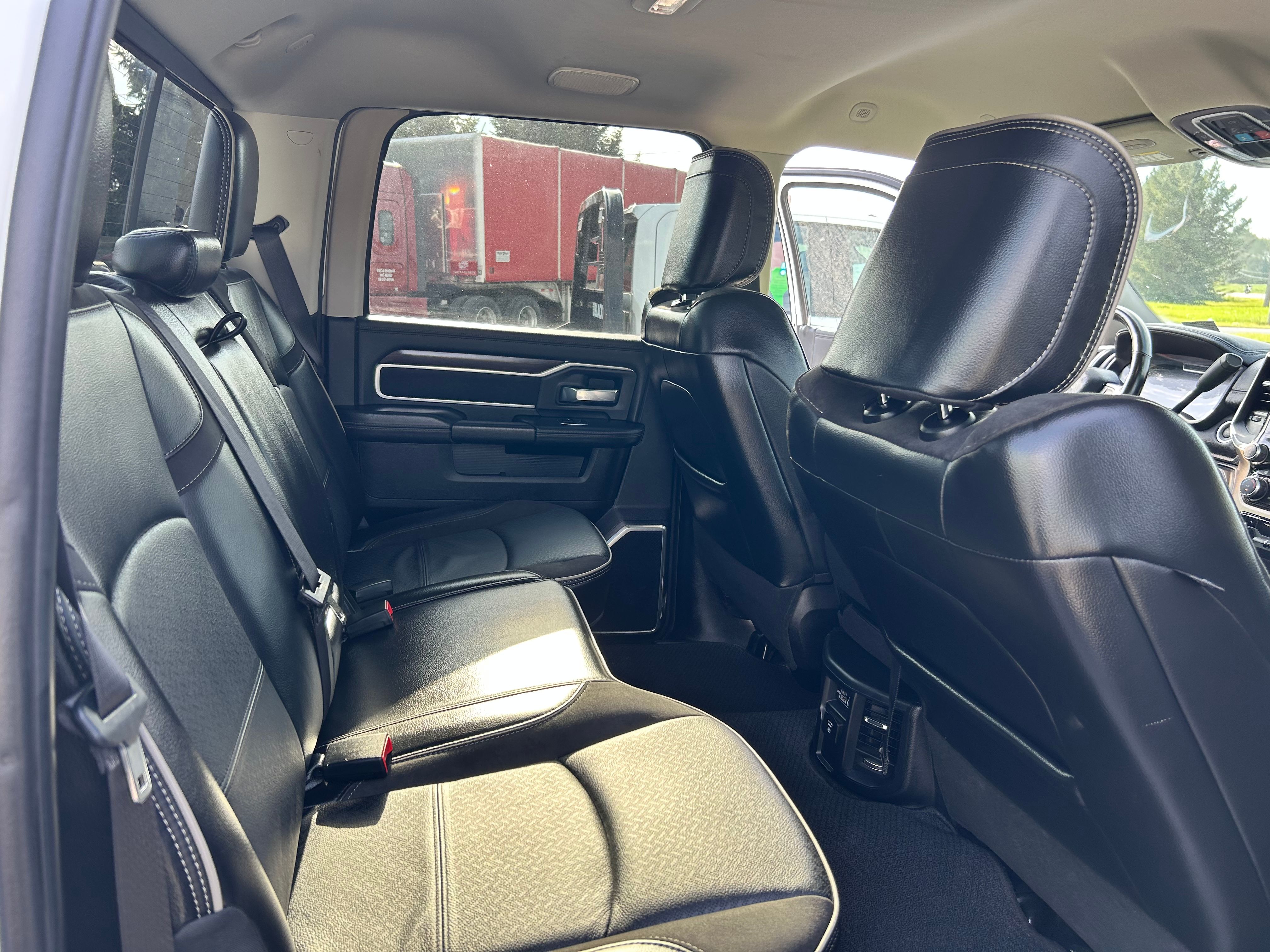 Used 2024 RAM 2500 4x4 Crew Cab Laramie image 30