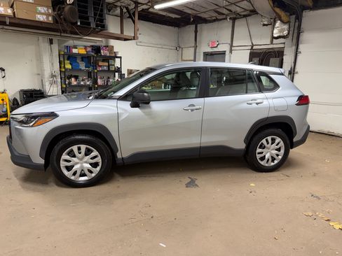 Used 2022 Toyota Corolla Cross L image 24