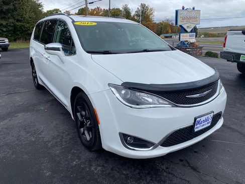 Used 2018 Chrysler Pacifica Limited image 4