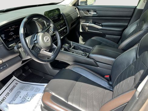Used 2024 Nissan Pathfinder Platinum AWD/4WD image 22