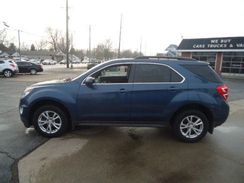 Used 2017 Chevrolet Equinox LT image 4
