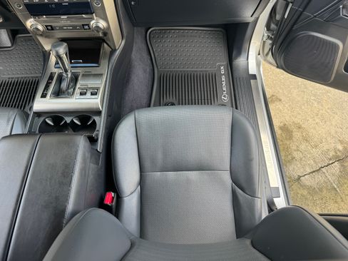 Used 2014 Lexus GX 460 image 24