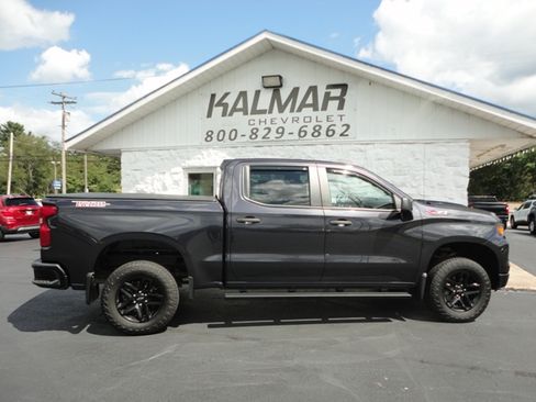 Used 2022 Chevrolet Silverado 1500 4x4 Crew Cab Custom Trail Boss image 9