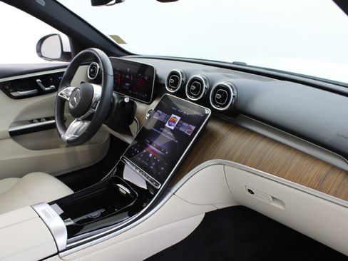 Used 2025 Mercedes-Benz C 300 image 23