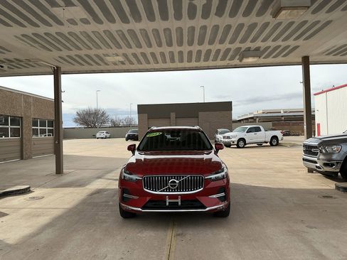 Used 2023 Volvo XC60 B5 Plus image 2