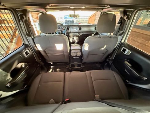 Used 2017 Jeep Cherokee Trailhawk image 20