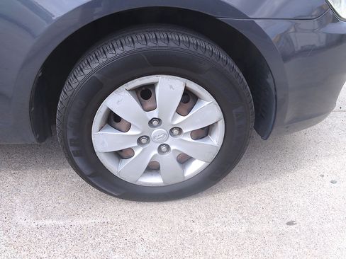 Used 2010 Hyundai Accent GS image 29