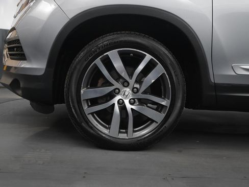 Used 2017 Honda Pilot Touring image 10