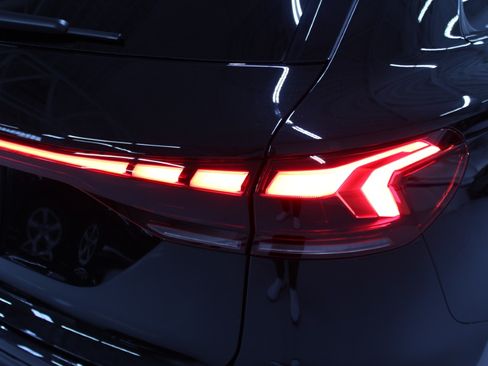 Used 2025 Audi Q6 e-tron Premium image 8