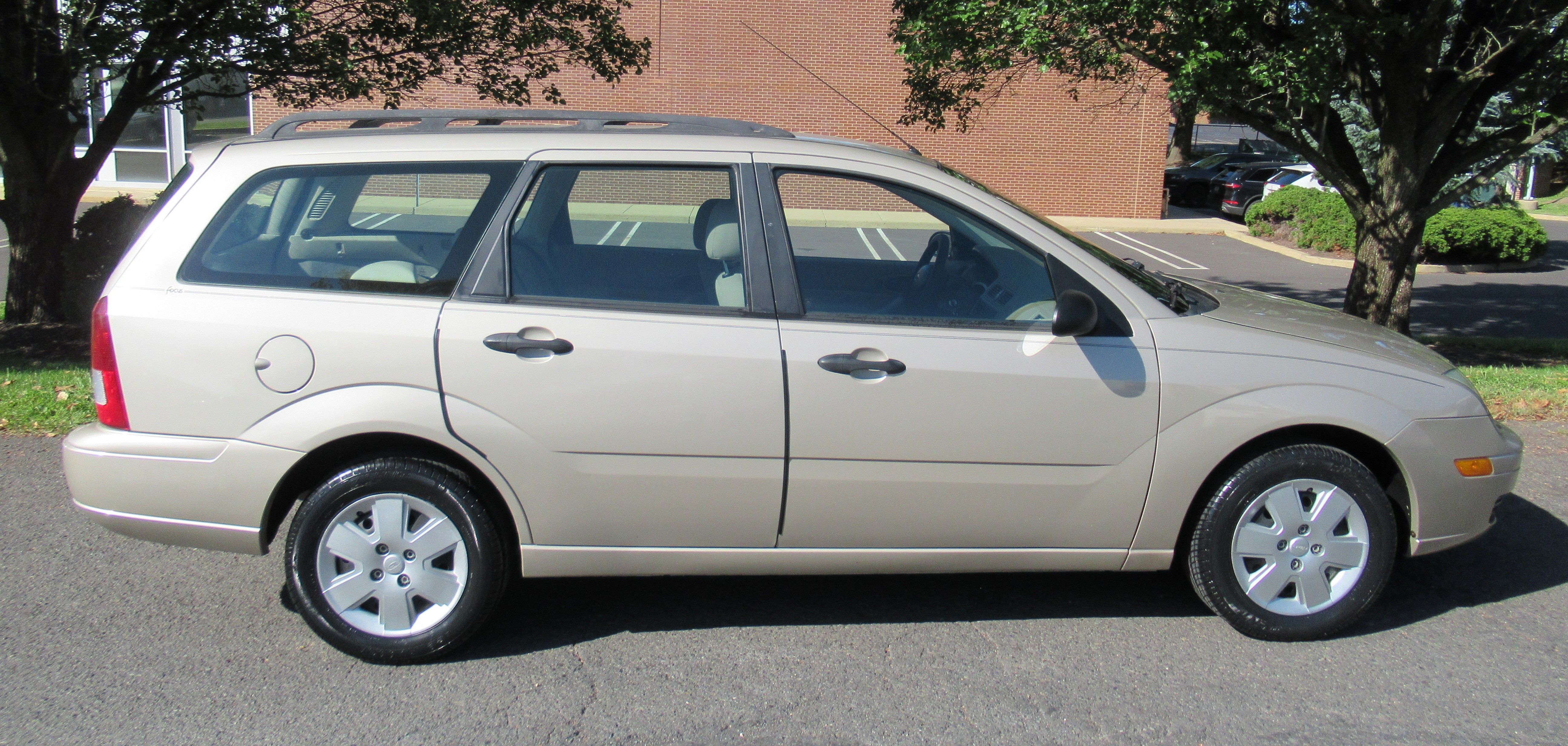 Used 2007 Ford Focus ZXW Wagon FWD image 4