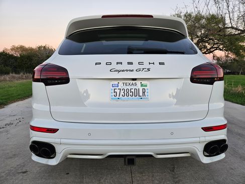 Used 2018 Porsche Cayenne GTS image 9