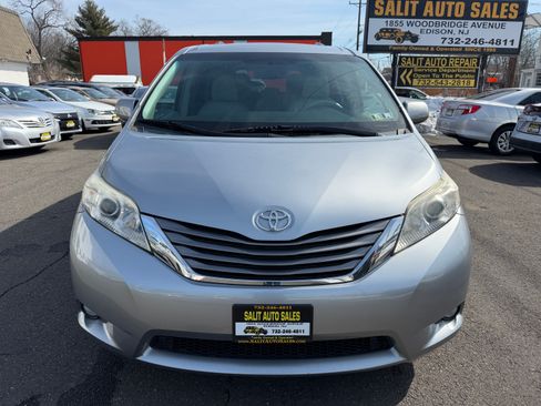 Used 2011 Toyota Sienna XLE image 24