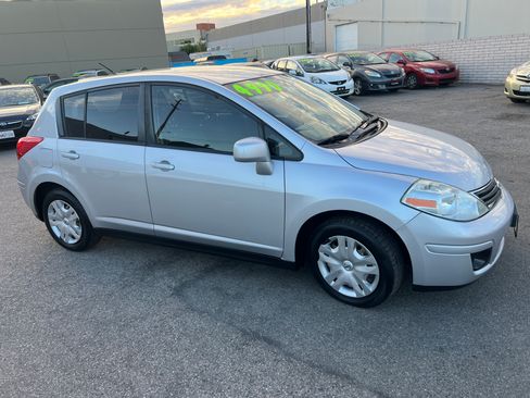 Used 2011 Nissan Versa Hatchback FWD image 6