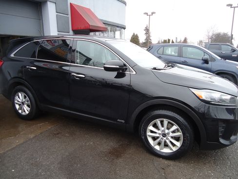 Used 2019 Kia Sorento LX image 4